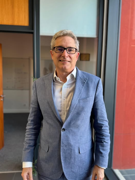 You are currently viewing Roy White Maputo Mozambique, MZ – Obituary: Head of Aga Khan Academy Remembered for Educational Leadership